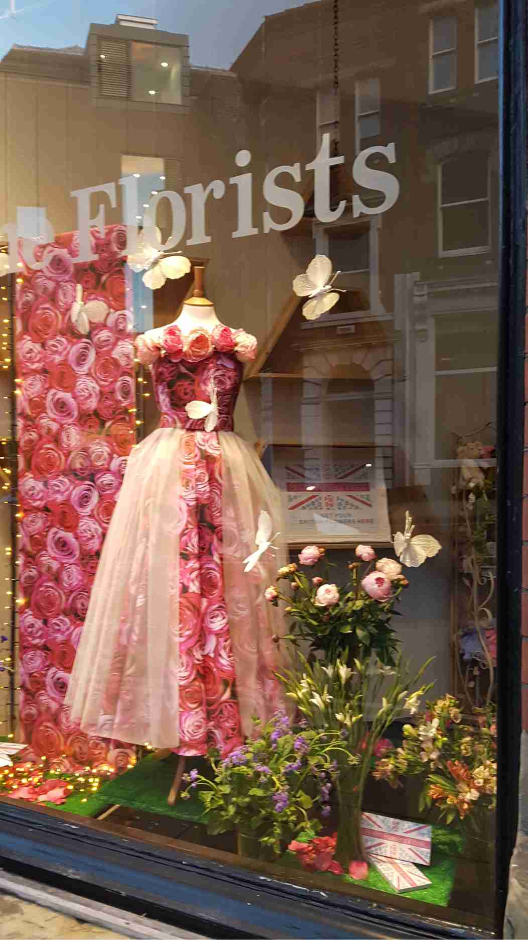 BritishFlowerWeek/WardsDressInWindow.jpg