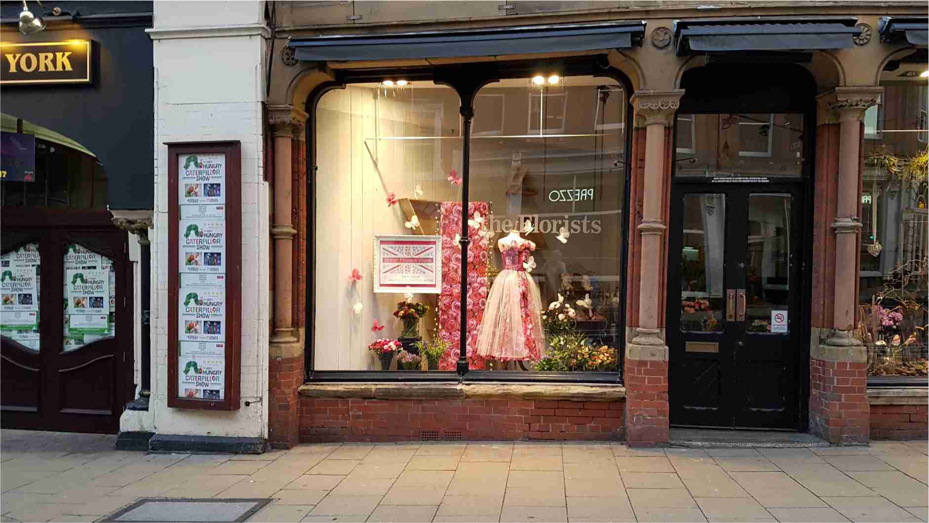 BritishFlowerWeek/WardsWindowStreet.jpg